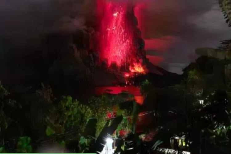 Gunung Ruang di Pulau Tagulandang Sulut Naik Level Awas, Masyarakat Dievakuasi ke Tempat Aman